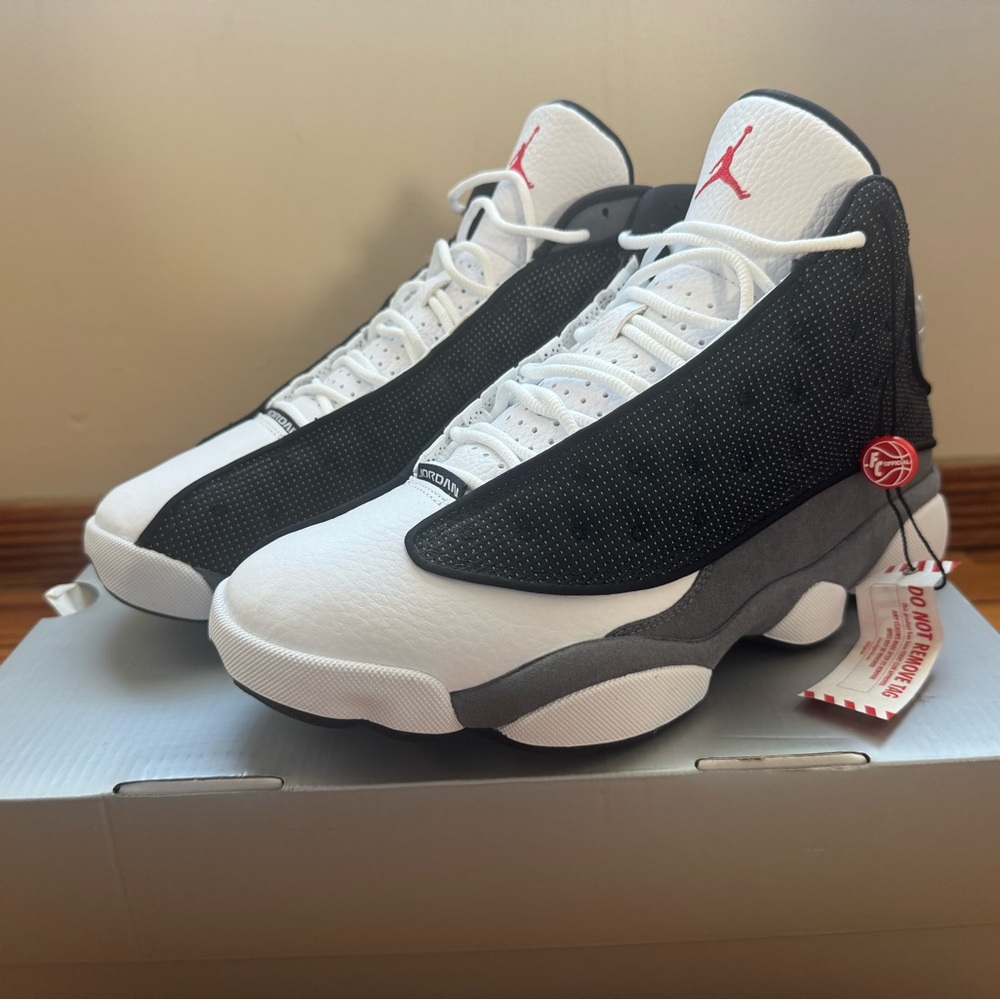 Air Jordan 13 Retro Black/University Red and White Mens 9.5 NIB